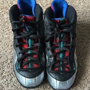 Kids Black and Silver Sneakers Nike foamposite sz 1